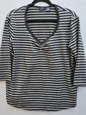 Bailey's Point Striped V-Neck Women’s Top in Black and Gray 14W/16W